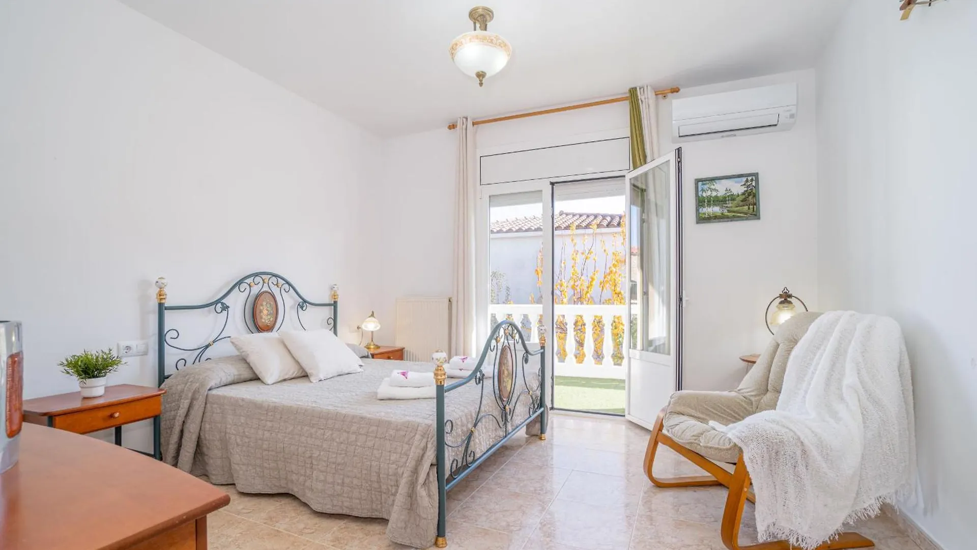 Apart-Rent Casa Requesens 0007 Empuriabrava 0*,  Spain