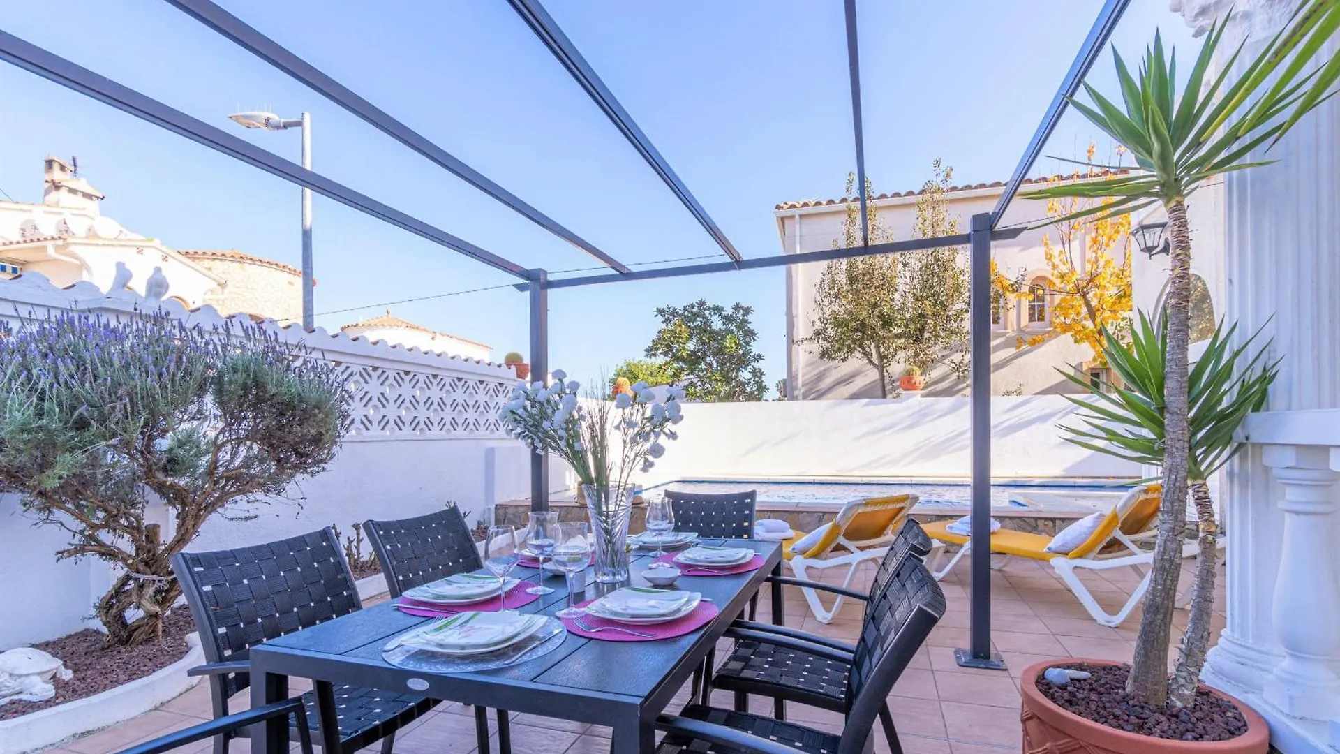 Apart-Rent Casa Requesens 0007 Empuriabrava 0*,  Spain